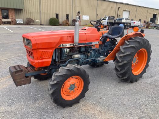 Kubota L305DT 4wd compact tractor