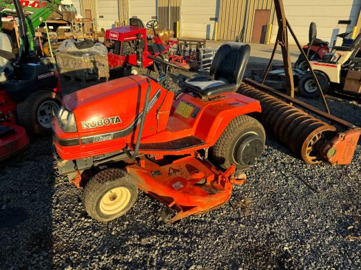 Kubota G1900 garden tractor