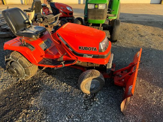 Kubota G1900-60 garden tractor