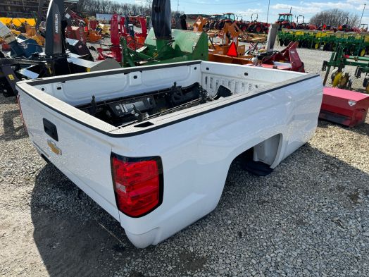 2019 Chevy Silverado 8ft bed with tailgate 