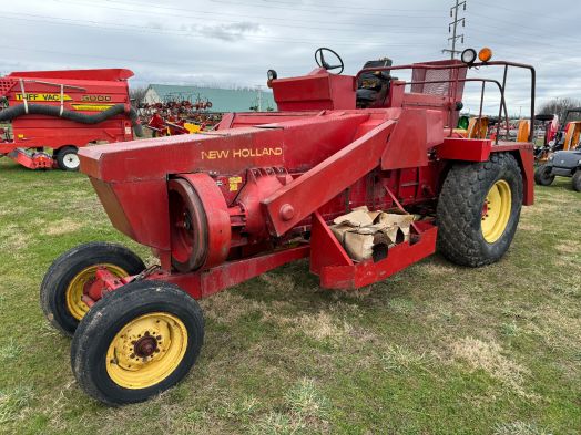 New Holland 1283 Haycruiser self propelled baler