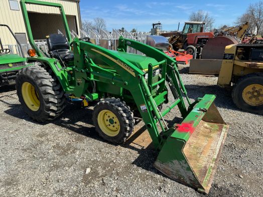 John Deere 790 4x4 tractor with 300 loader