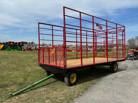 John Deere / Pequea hay rack wagon