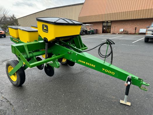 John Deere 7000 2 row pull corn planter 