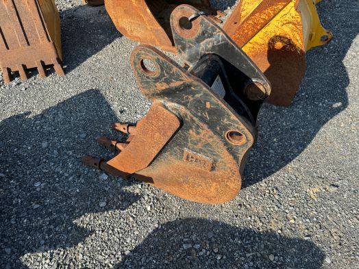 Cat 12"  backhoe bucket 