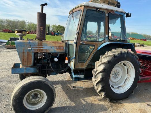 Ford 7600 cab dual power tractor