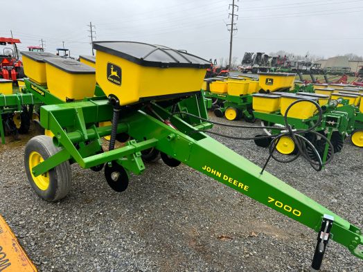 John Deere 7000 2 row pull corn planter