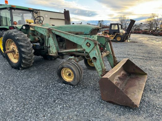 John Deere 4000 tractor with 148 loader as-is