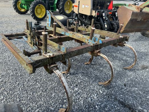Ford 7 tooth 3pt chisel plow