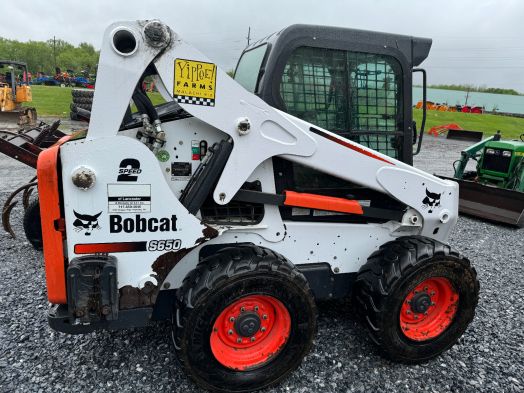 Bobcat S650 skid loader for repair