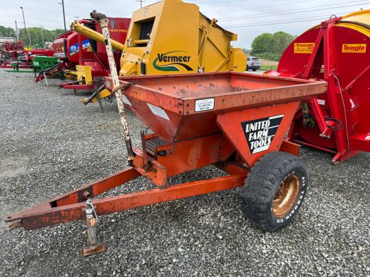 UFT 1 ton pull type fertilizer spreader