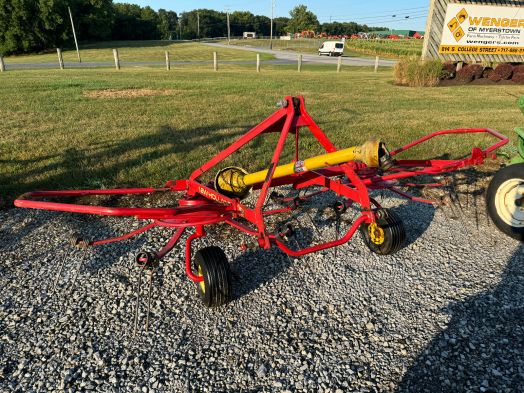 New Holland 157 hay tedder