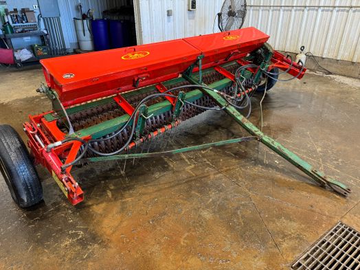 Brillion 10' packer seeder with hydraulic transport