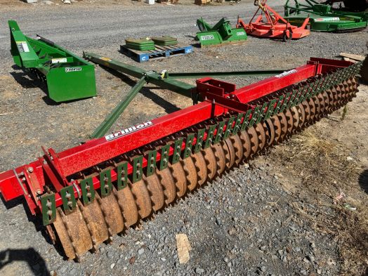 Brillion 10' cultipacker with scrapers, no transport 