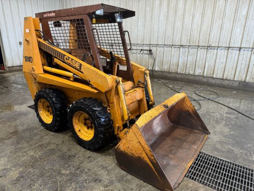 Case 1840 skid loader 