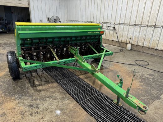 John Deere 8250 8' grain drill