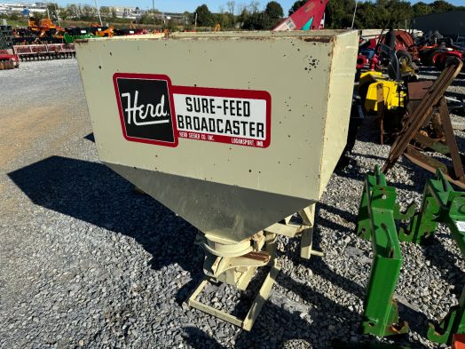 Herd 750 3pt spreader