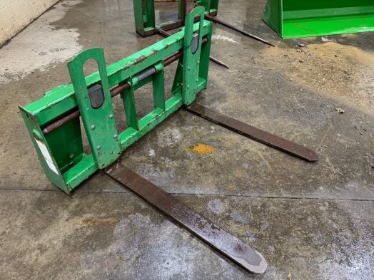 John Deere pallet forks 500 series loaders