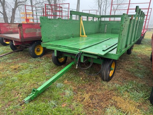 John Deere 8x15 dump wagon with sides