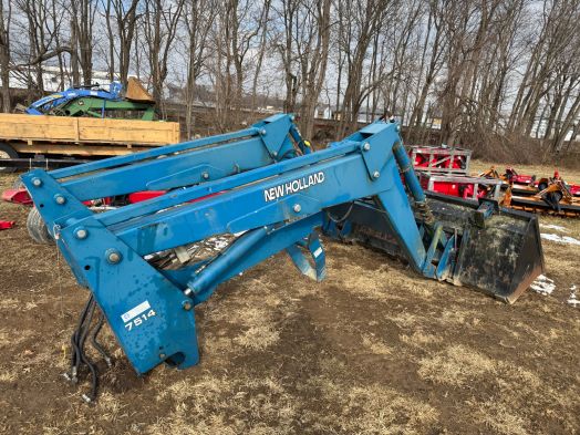 New Holland 7514 self leveling loader with brackets