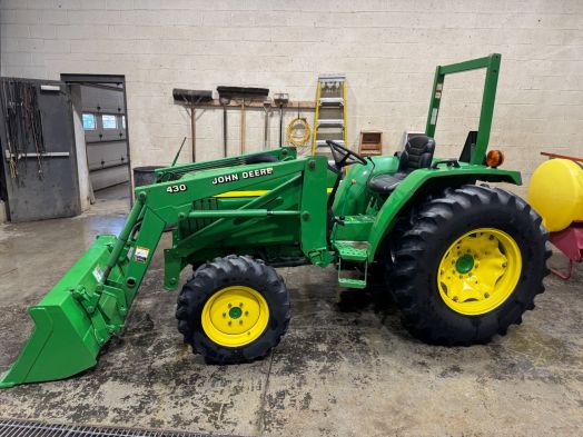 John Deere 990 4x4 with 430 loader 