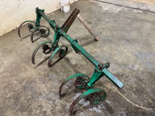 John Deere 3pt toolbar cultivator