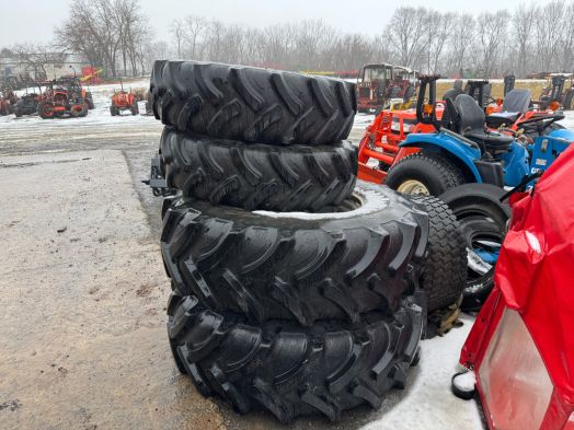 set of 4 Galaxy tires and rims 
