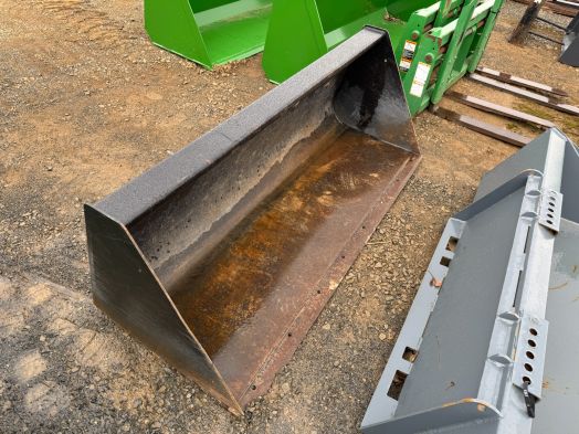 New Holland 7' bobtach loader bucket