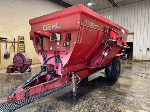 Gehl 7500 TMR mixer