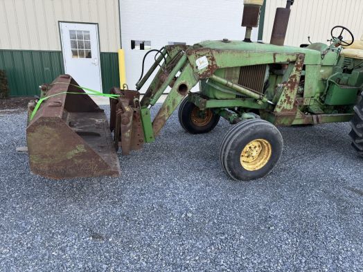 JD 148 loader with 7' bucket & pallet forks / JD 4020