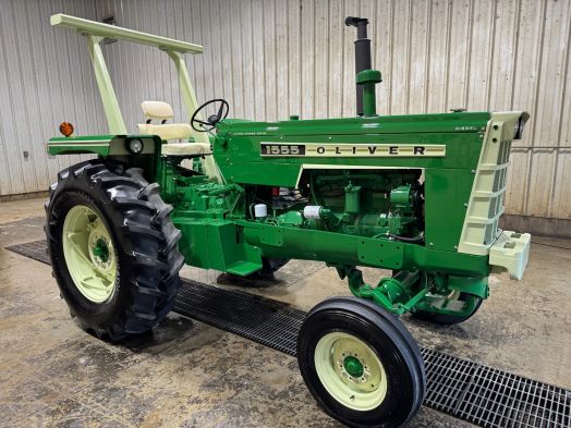 Oliver 1555 tractor