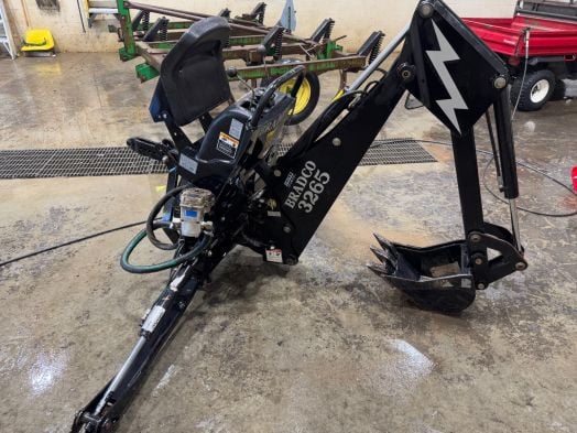 Bradco 3pt backhoe 3265 with pto pump 