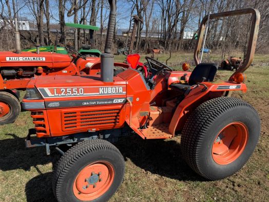 Kubota L2550 4x4 glide shift tractor