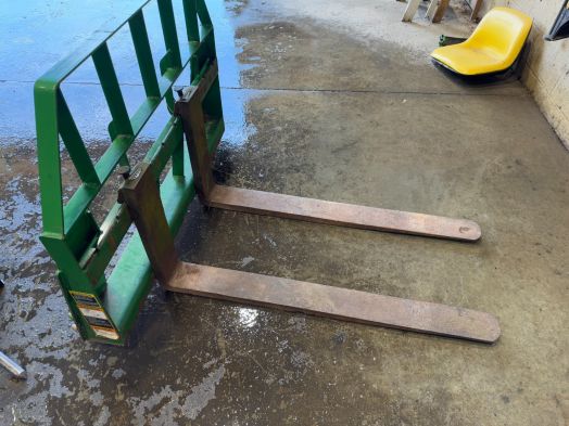 Frontier 48" Pallet forks for John Deere  4 & 500 series loaders