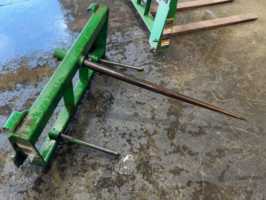 Frontier round bale spear for John Deere  4 & 500 series loaders