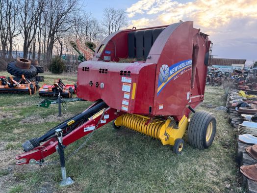 New Holland Roll-Belt 450 utility round baler 
