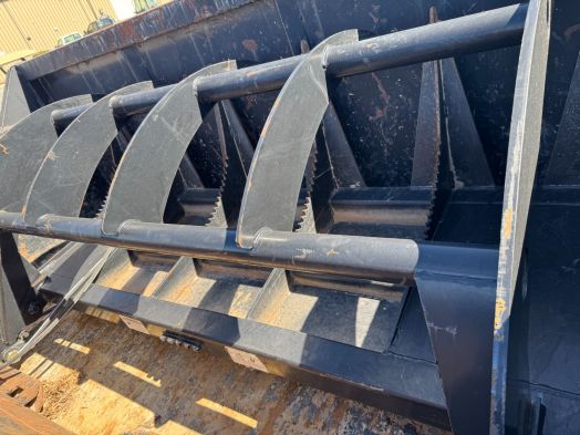 Heavy duty bobtach root grapple bucket
