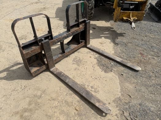 HLA 42" bobtach pallet forks