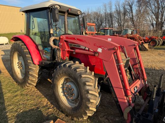 Massey Ferguson 2670 4x4 cab tractor