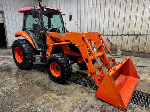 Kubota M7040 4wd cab tractor