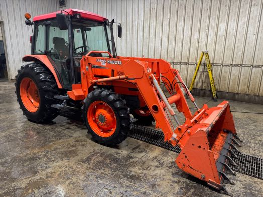 Kubota M6800 4wd cab tractor