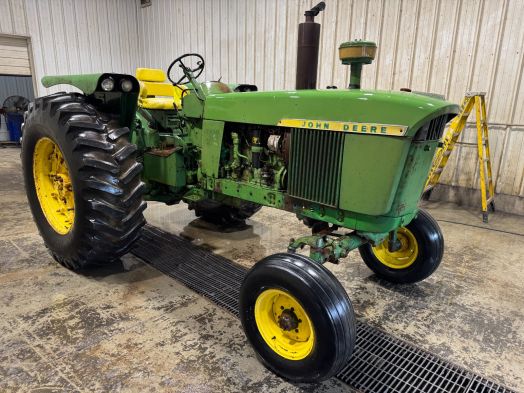 John Deere 4020 powershift tractor