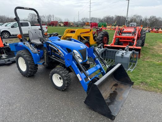 New Holland TC26DA 4wd loader tractor
