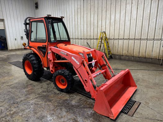 Kubota L3301D tractor with loader 
