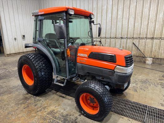 Kubota L3430 4wd cab tractor
