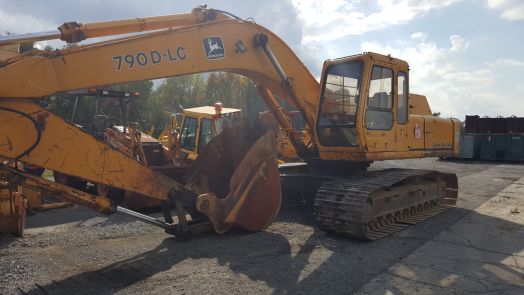 John Deere 790D Salvage Unit