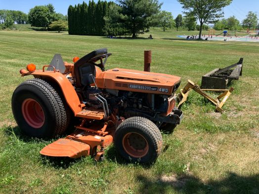 Kubota B8200 4x4 mower