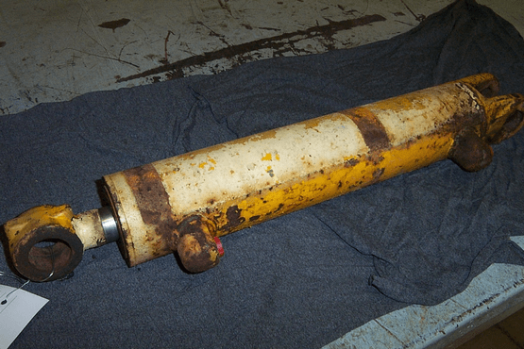 John Deere Angling Cylinder