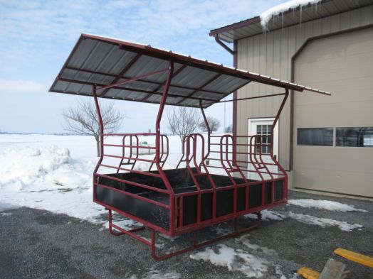 Happy Horse 7x8 feeder with roof