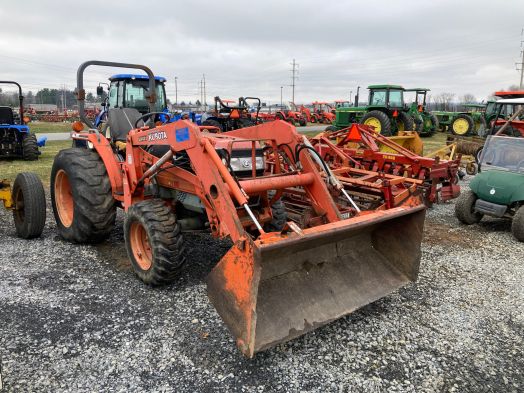 Kubota L3010 4x4 tractor loader